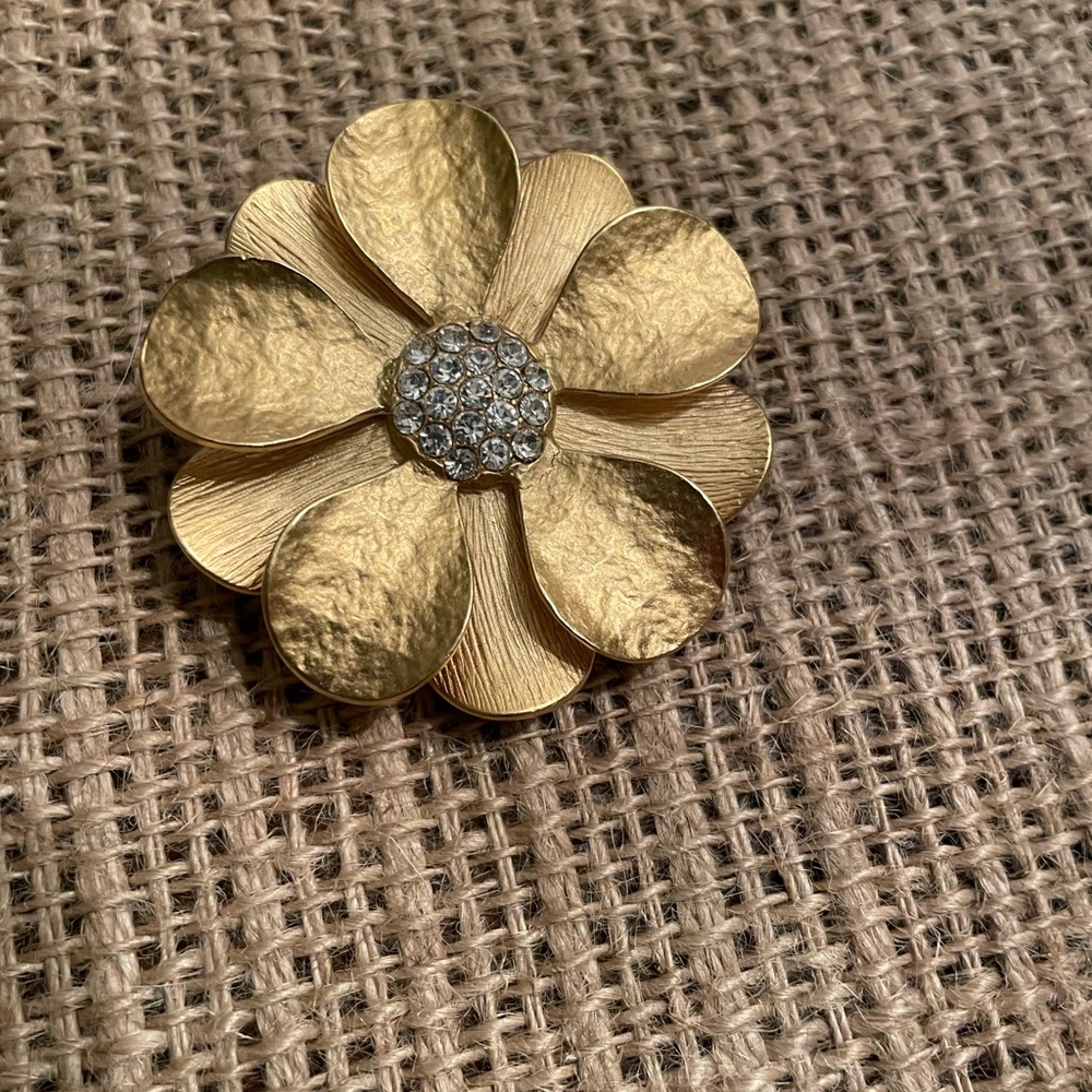 Elegant Gold Flower Brooch & Pendant
